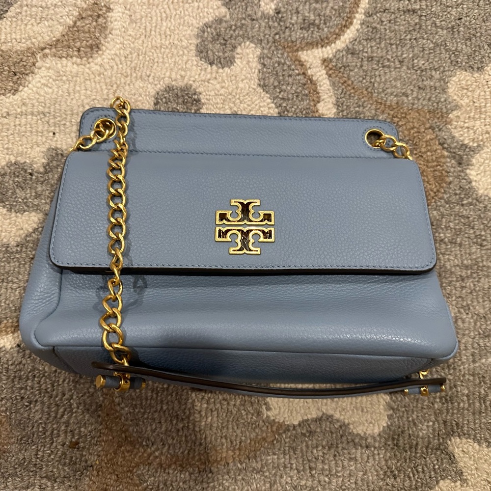 ✨ Authentic Tory Burch Blue Britten flap shoulder purse adjustable belt. ✨